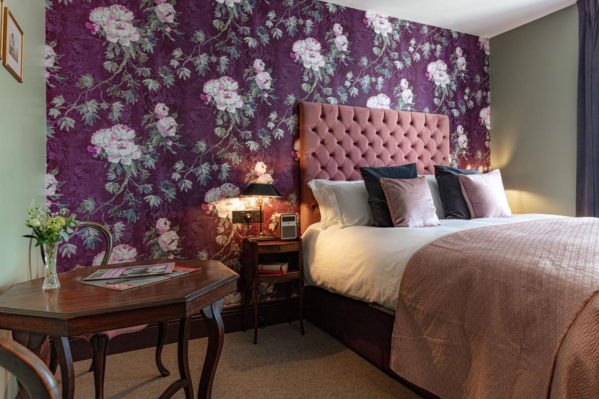 The Red Lion Hotel London Exterior photo