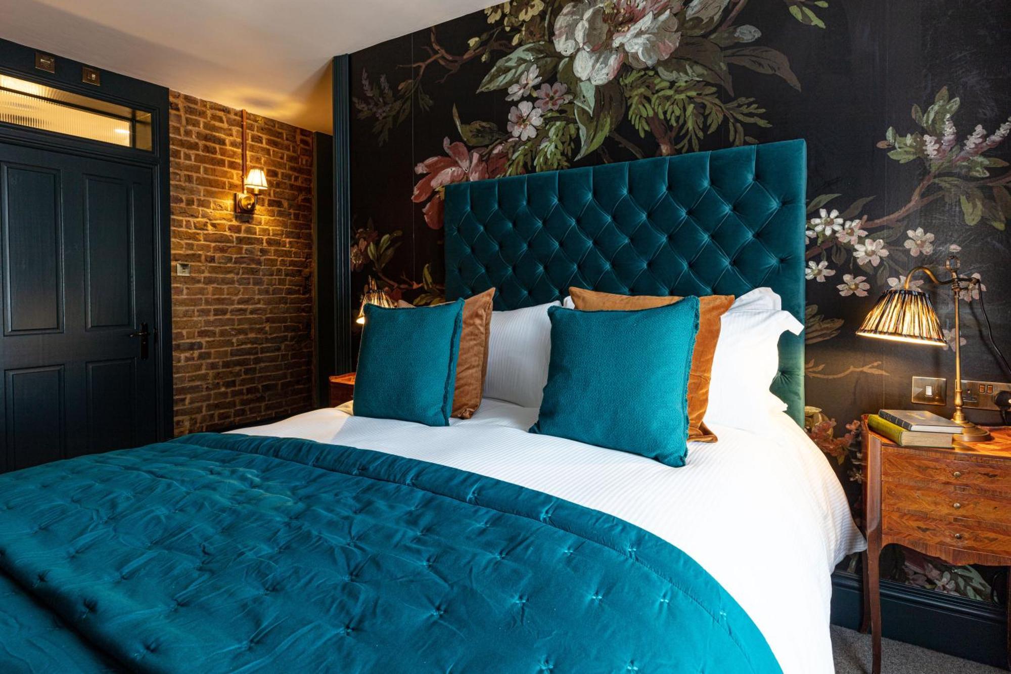 The Red Lion Hotel London Exterior photo